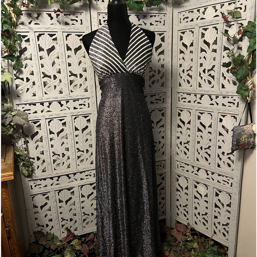 MINDY MALONE VINTAGE GORGEOUS BLACK & SILVER GLITTERY HALTER FORMAL DRESS